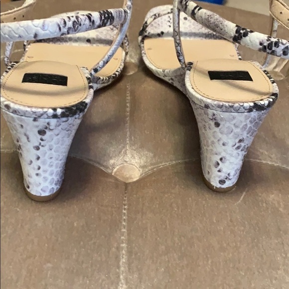 Louise etCie snakeskin print wedge sandals, sz 8.5 - Picture 4 of 8